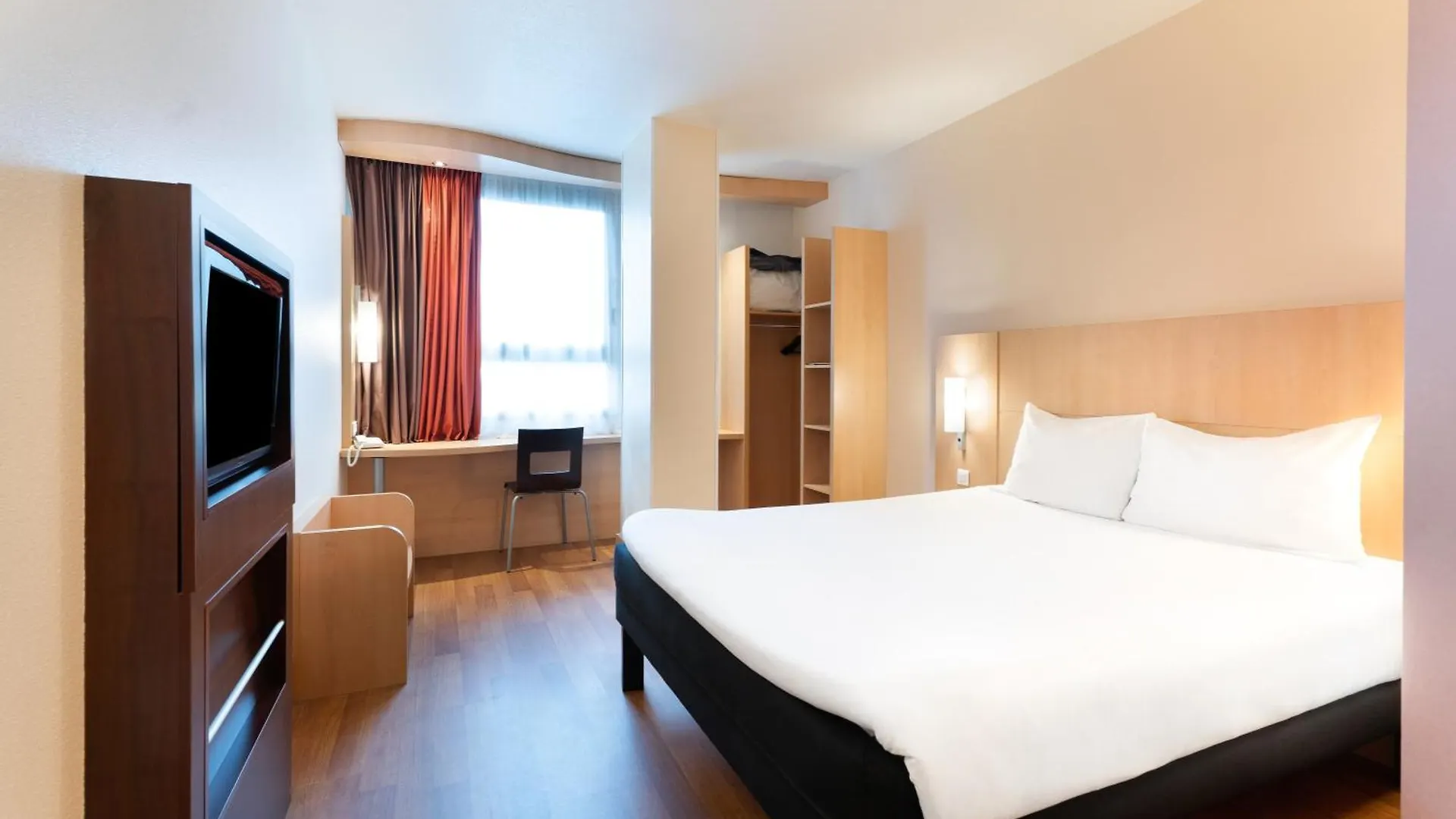 Ibis Madrid Centro Las Ventas 2*,  Spain