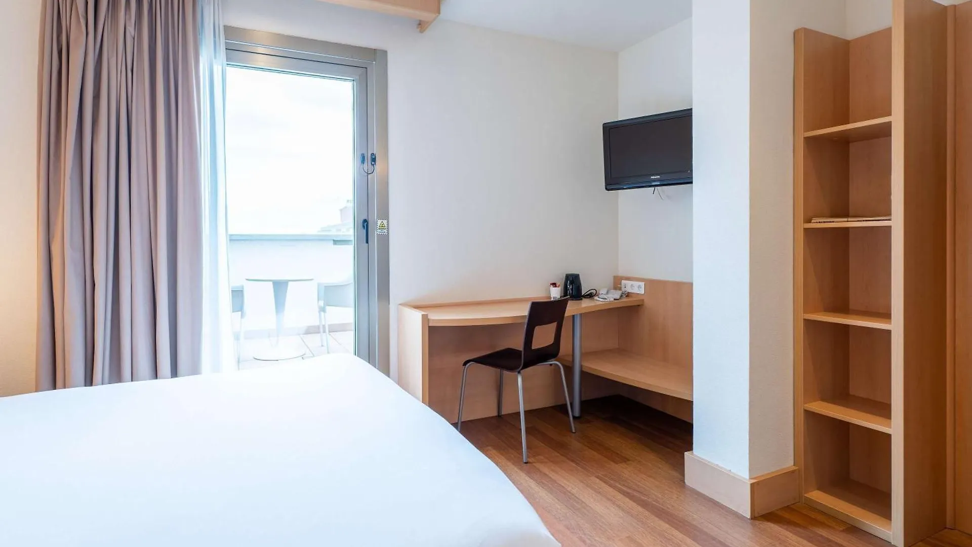 Ibis Madrid Centro Las Ventas 2*,