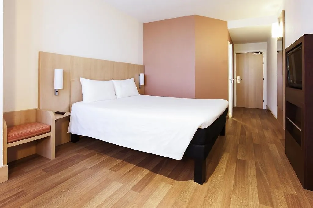 ** Otel Ibis Madrid Centro Las Ventas İspanya